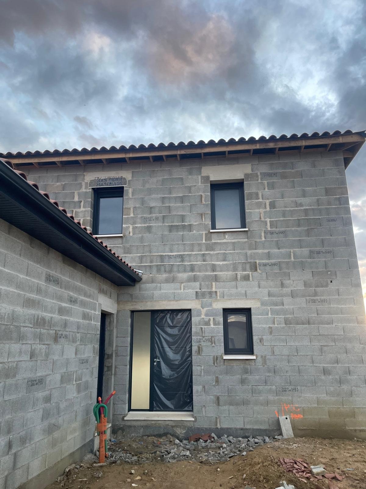 Fenêtres en aluminium et PVC sur villa neuve
