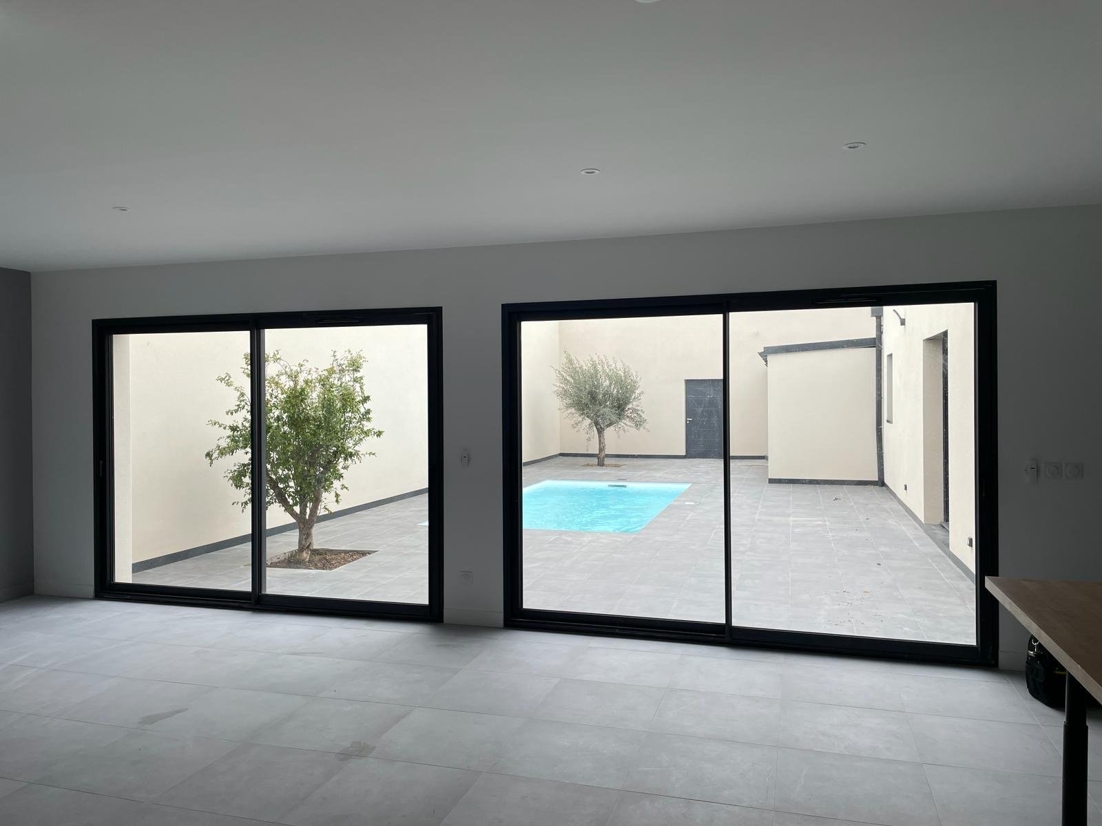 Fenêtres en aluminium et PVC sur Villa neuve